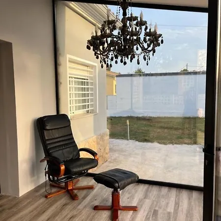 Bonita Cerca Del Mar