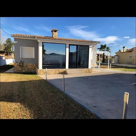 Bonita Cerca Del Mar *